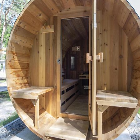 Modern Chalet With Wellness, In A Holiday Park At 12 Km From Eindhoven Миерло Екстериор снимка