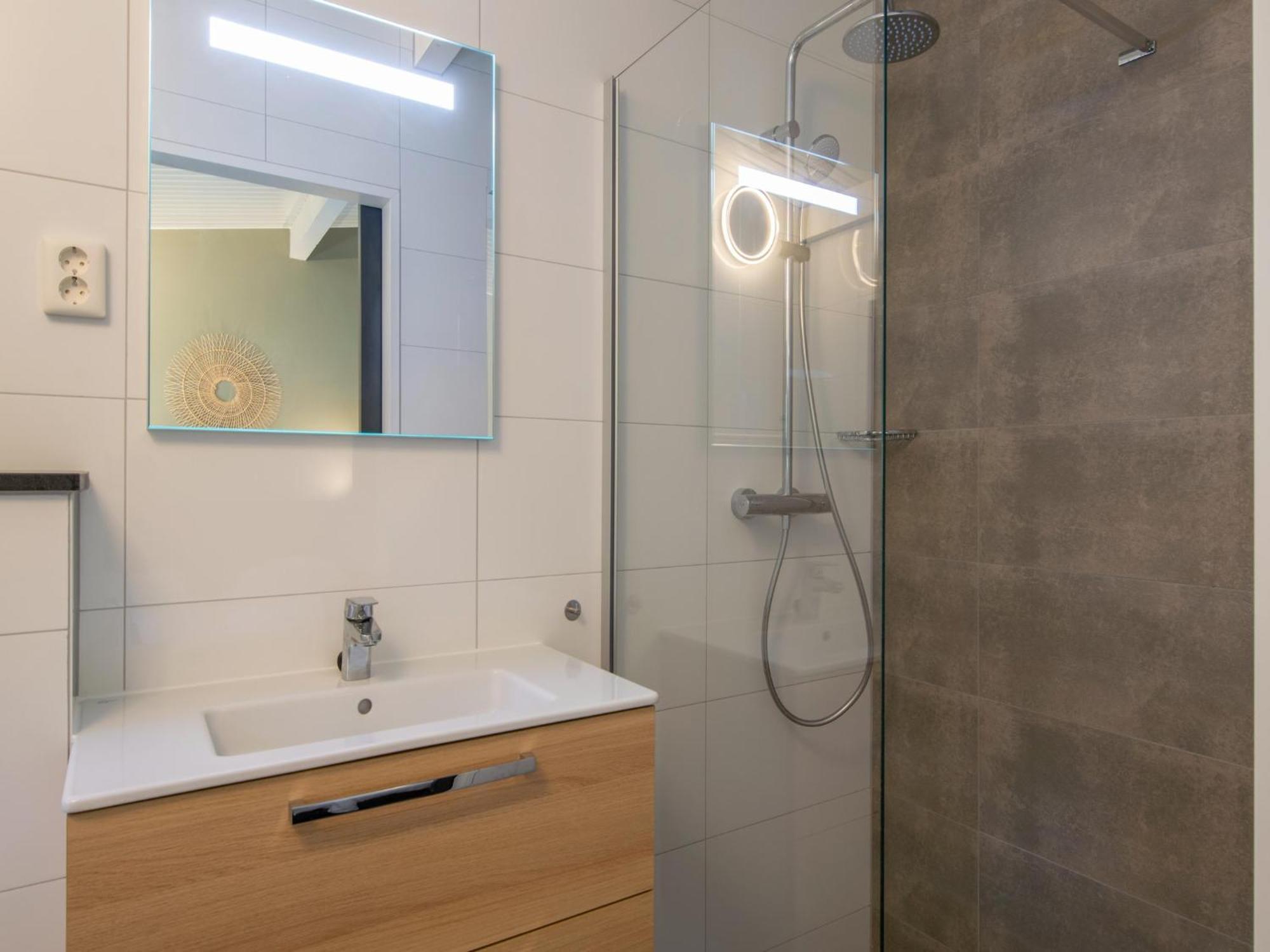 Modern Chalet With Wellness, In A Holiday Park At 12 Km From Eindhoven Миерло Екстериор снимка